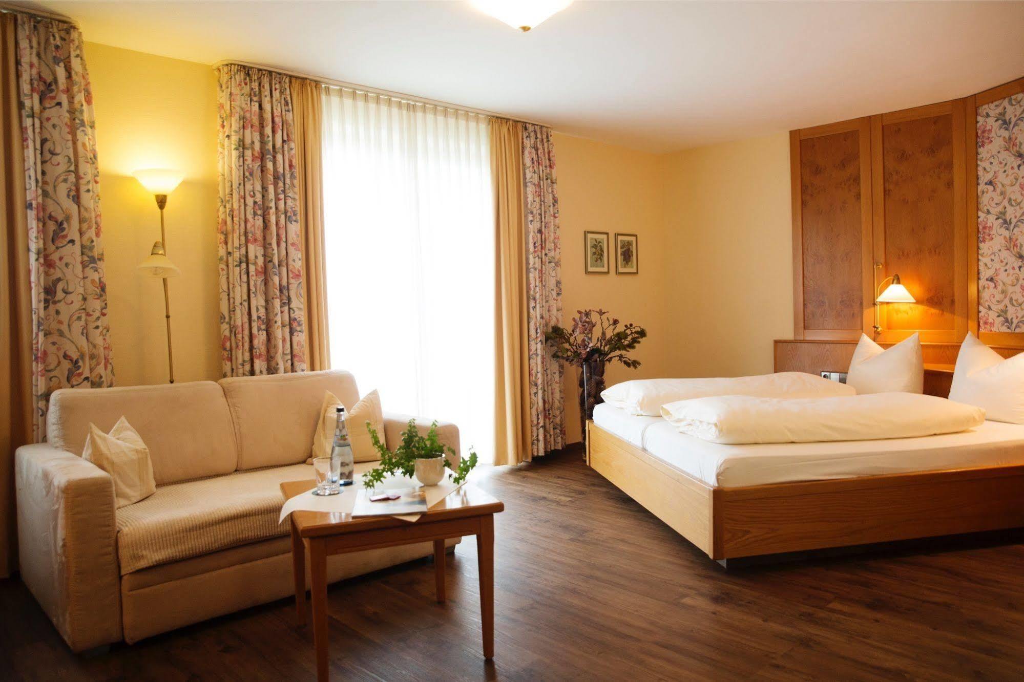 Hotel & Restaurant Dornweiler Hof Illertissen Ngoại thất bức ảnh