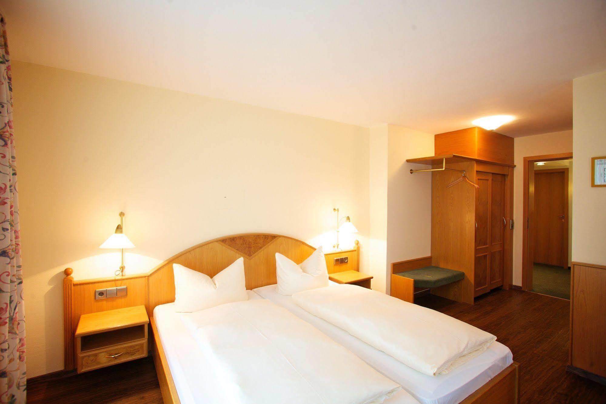 Hotel & Restaurant Dornweiler Hof Illertissen Ngoại thất bức ảnh