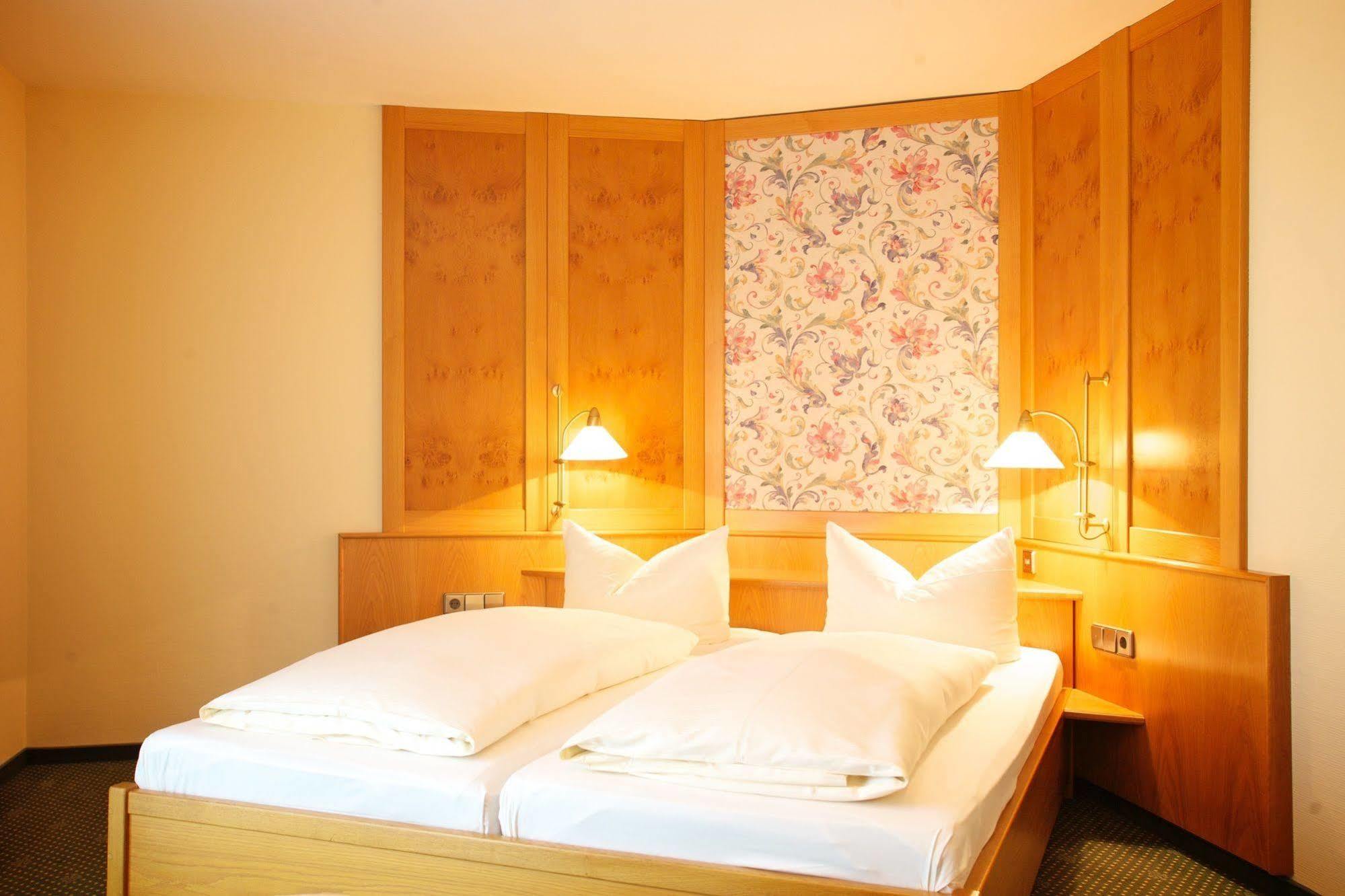 Hotel & Restaurant Dornweiler Hof Illertissen Ngoại thất bức ảnh