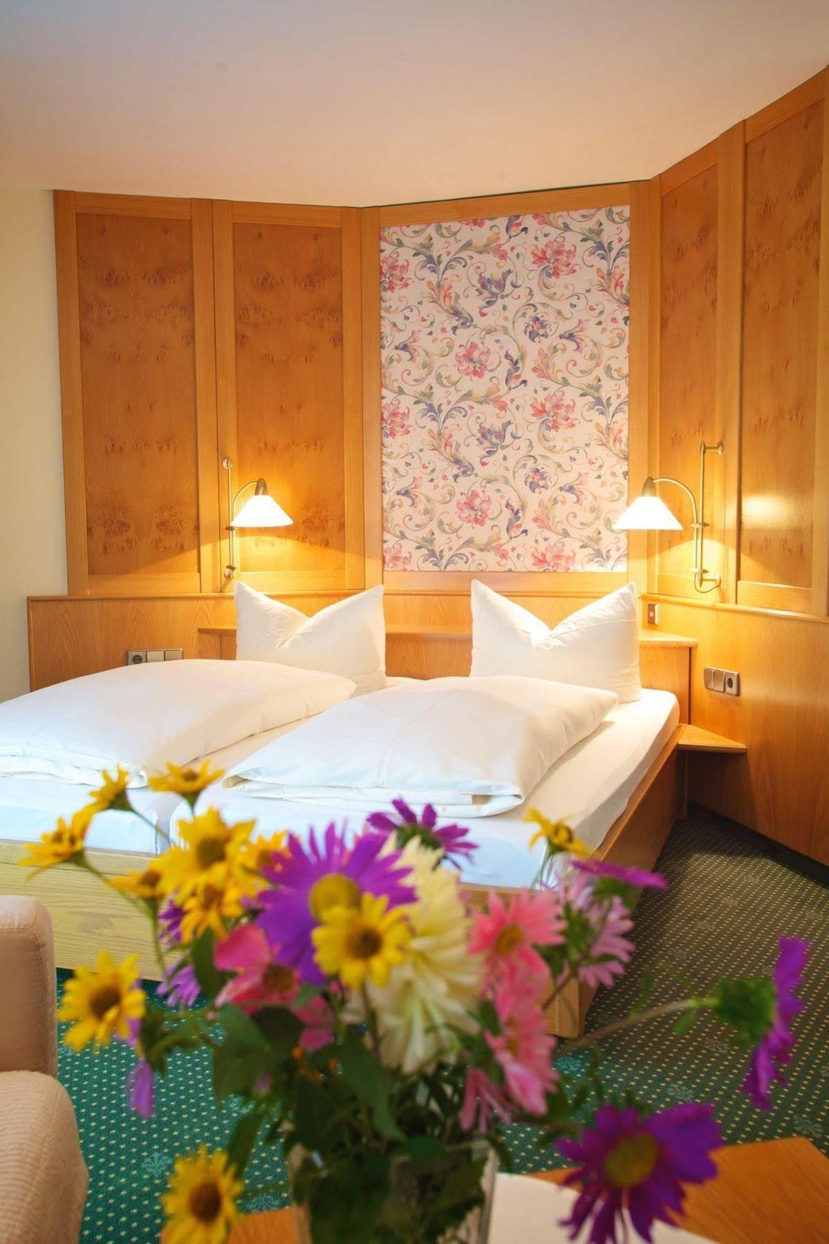 Hotel & Restaurant Dornweiler Hof Illertissen Ngoại thất bức ảnh